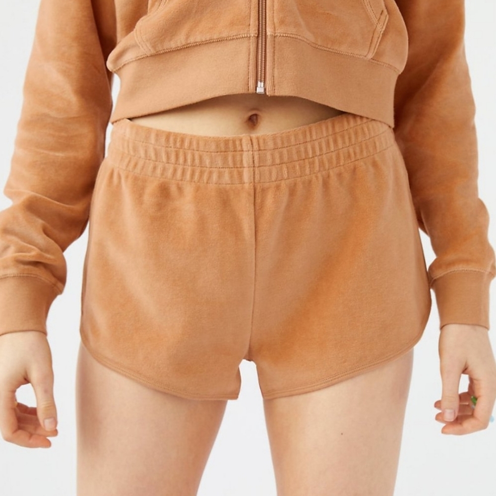 ☀️Aritzia Sunday Best Kiera Short Velour Mini Shorts in Tan